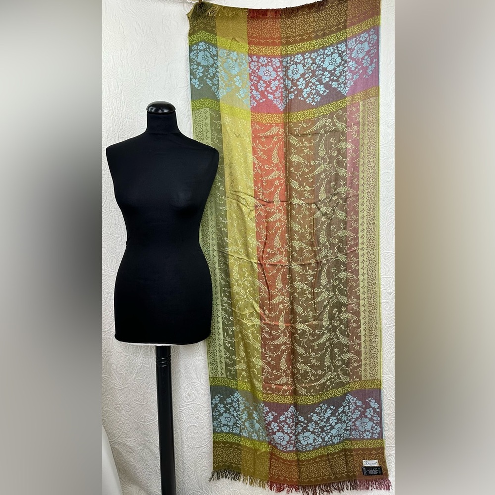 Descours Paris SILKY Micro Acrylic Woven Floral Patchwork Wrap - Picture 4 of 6